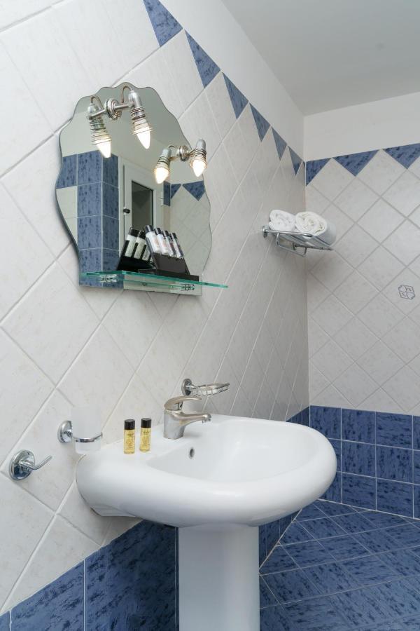 Stefania Hotel Amarynthos Buitenkant foto